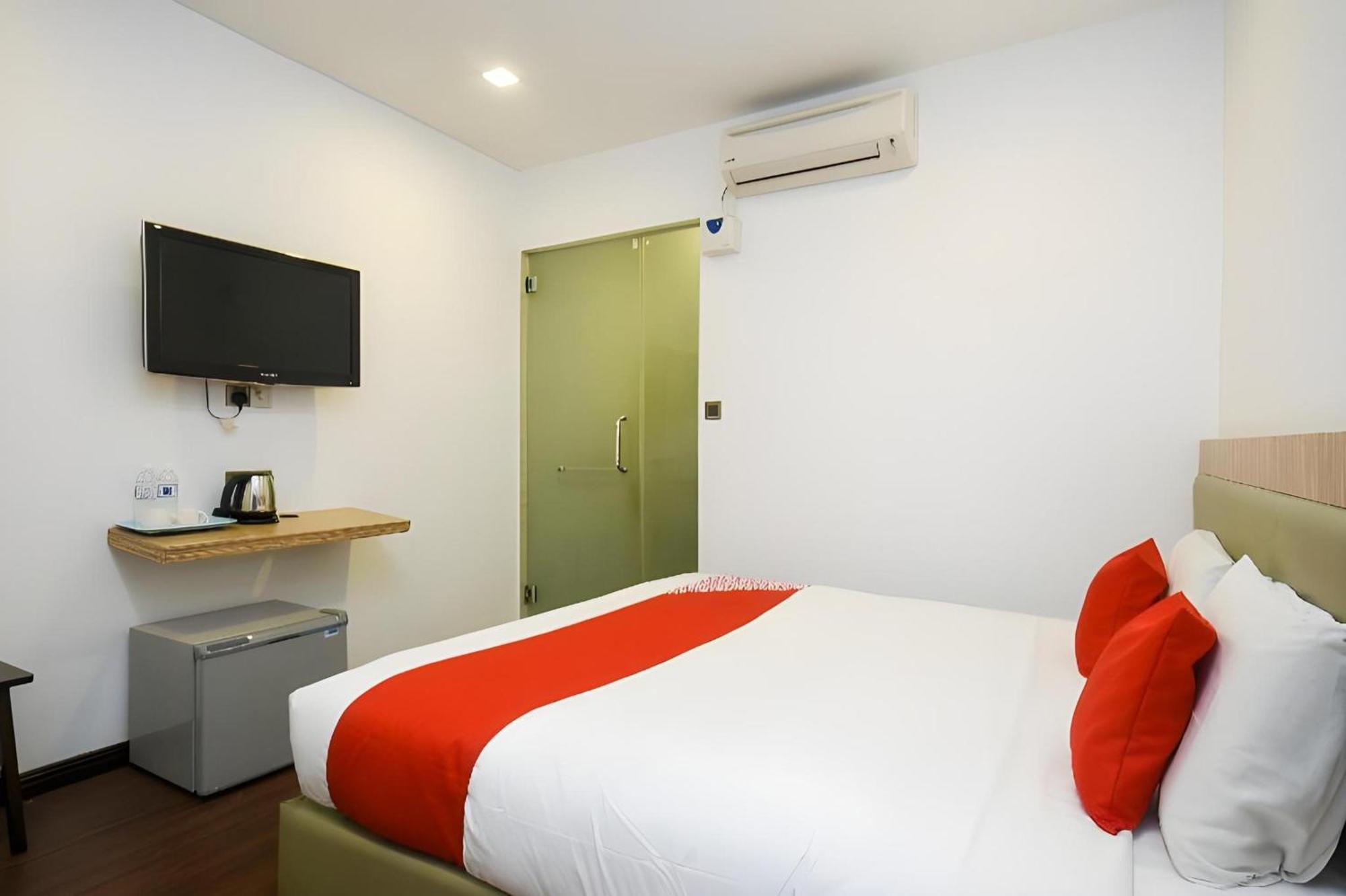 Super Oyo 976 Dragon Inn Miri Exterior photo